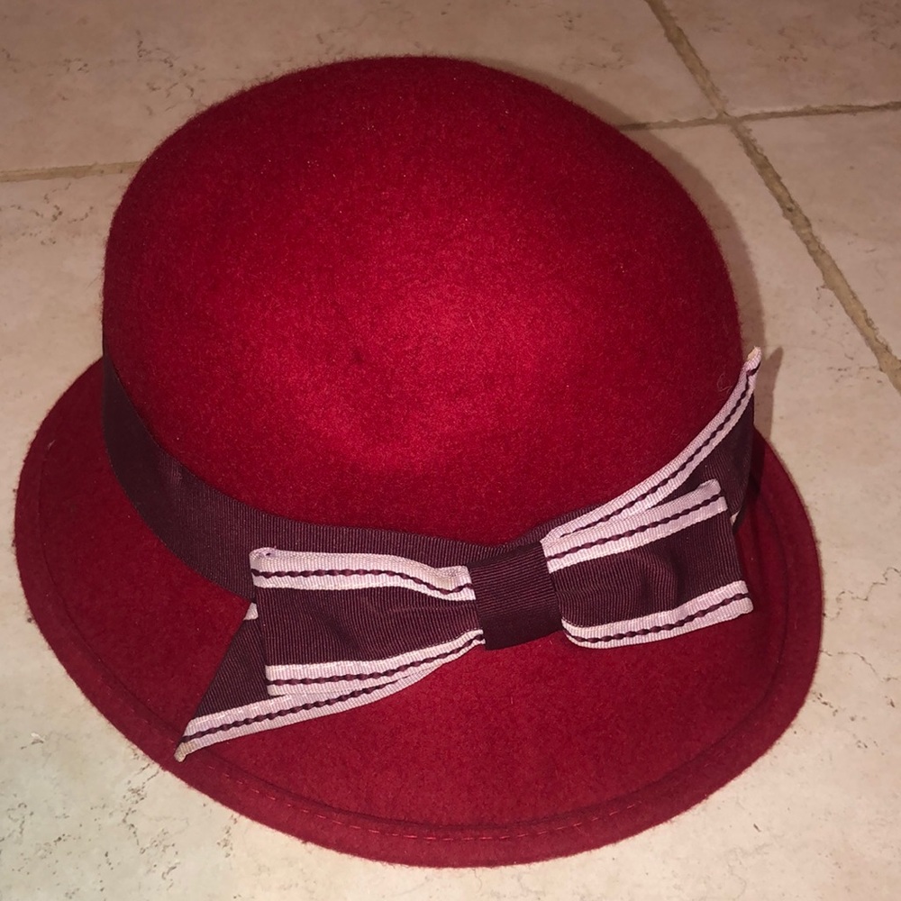 Vintage inspired red hat with bow
